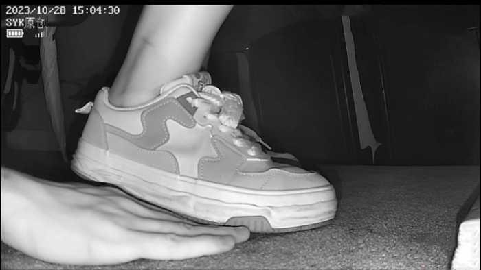【爱秀套图】【SYK无意识】影院板鞋小姐姐无意识踩全手 ACYC-2832