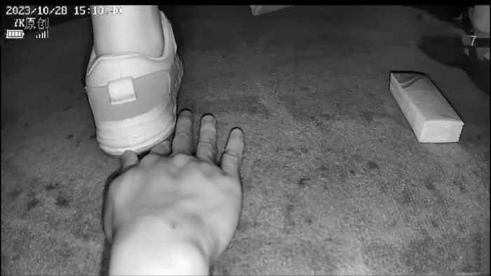 【爱秀套图】【SYK无意识】影院板鞋小姐姐无意识踩全手 ACYC-2832