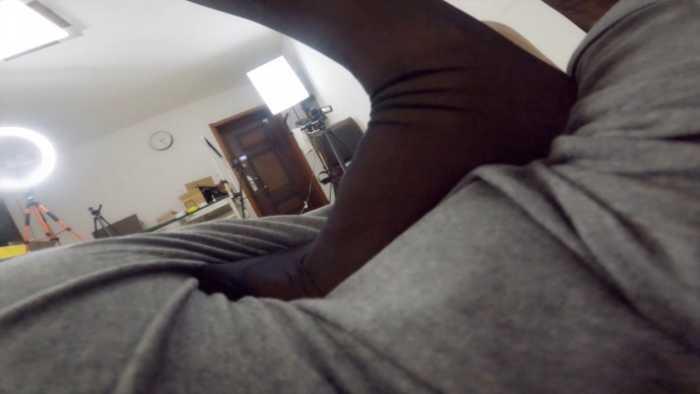 【爱秀套图】晓G调M40分超长 白靴黑丝狗链调 脚支配闻脚舔靴踩踏 LCT_XG564d