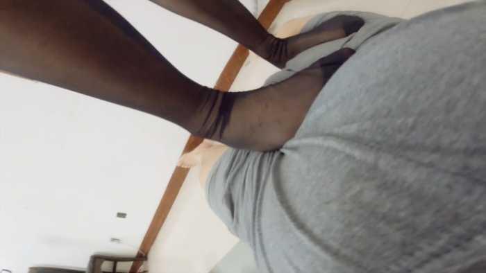 【爱秀套图】晓G调M40分超长 白靴黑丝狗链调 脚支配闻脚舔靴踩踏 LCT_XG564d