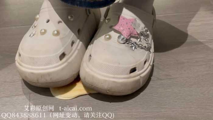 【爱秀套图】【静琪】洞洞鞋皮鞋白袜踩面包 YC-250514