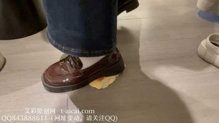 【爱秀套图】【静琪】洞洞鞋皮鞋白袜踩面包 YC-250514