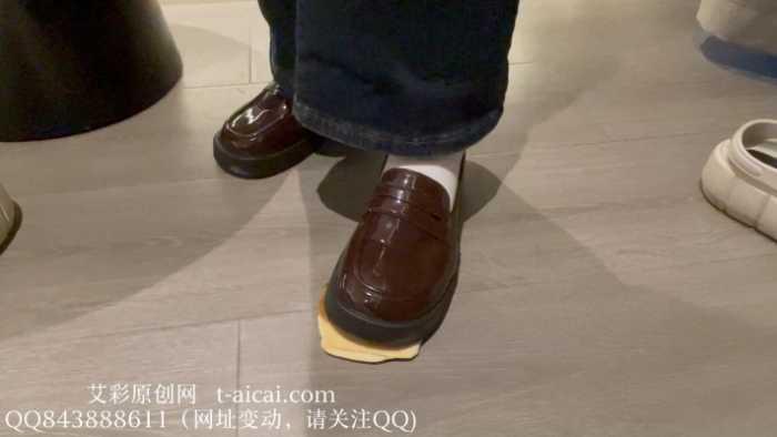 【爱秀套图】【静琪】洞洞鞋皮鞋白袜踩面包 YC-250514