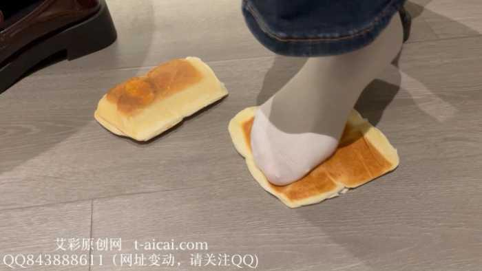 【爱秀套图】【静琪】洞洞鞋皮鞋白袜踩面包 YC-250514