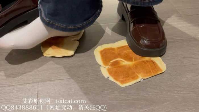 【爱秀套图】【静琪】洞洞鞋皮鞋白袜踩面包 YC-250514