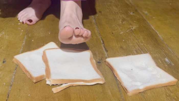 【爱秀套图】【大美】裸足踩吐司切片面包 YC-250516-6