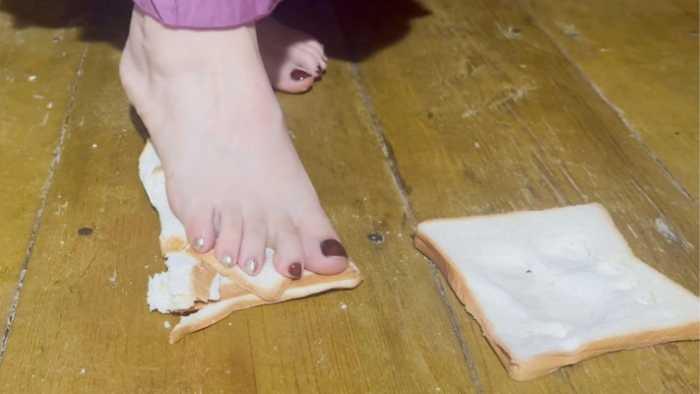 【爱秀套图】【大美】裸足踩吐司切片面包 YC-250516-6