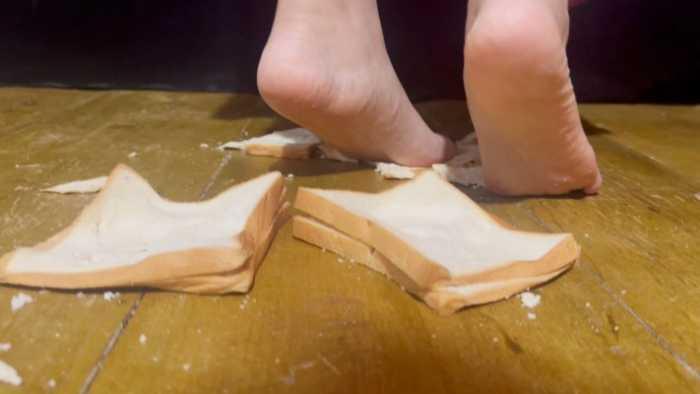 【爱秀套图】【大美】裸足踩吐司切片面包 YC-250516-6