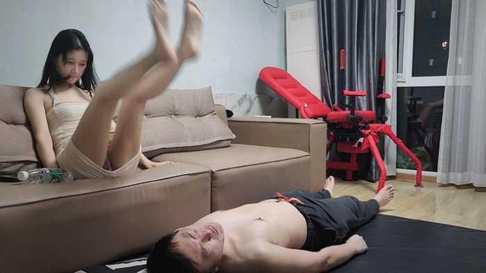 【爱秀套图】『红颜榜』陌黎扇出残影的高抬腿脚耳光虐乳专场 YC-250517-5