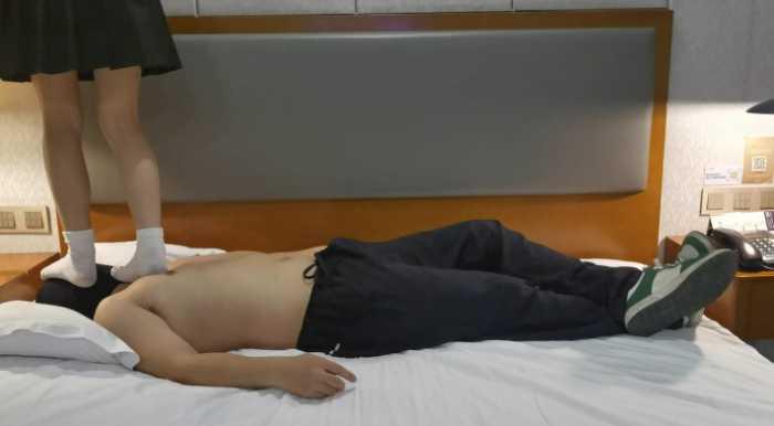 【爱秀套图】女大白袜重度踩 YC-250503-3