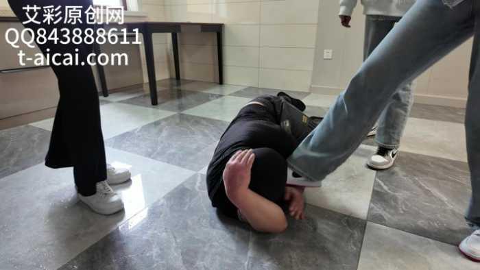 【爱秀套图】『chnnsct1818』暴揍社会大哥到头晕眼花 YC-250519-9