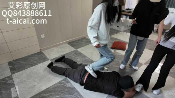 【爱秀套图】『chnnsct1818』暴揍社会大哥到头晕眼花 YC-250519-9