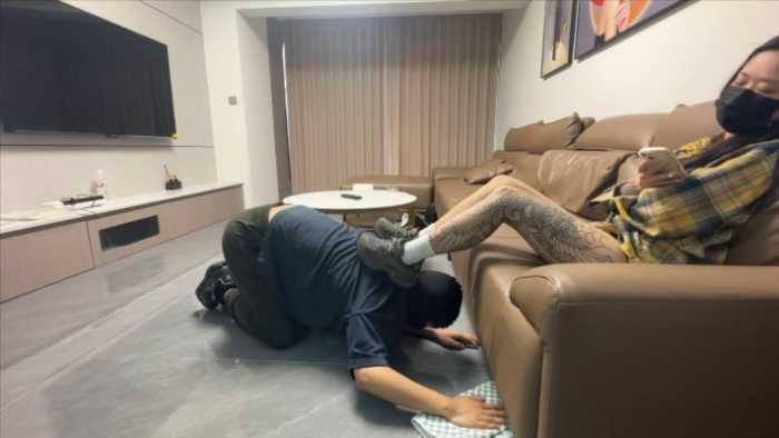 【爱秀套图】【卫校小琳殿下】带闺蜜体验玩狗 YC-250520