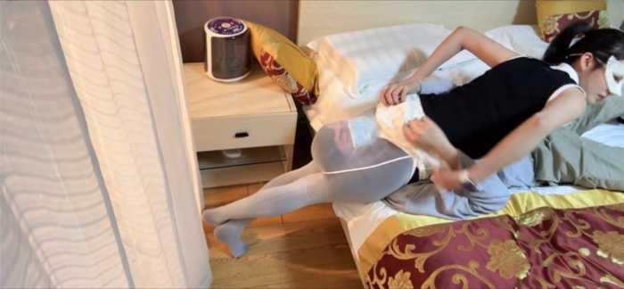 【爱秀套图】【婉儿原创】白丝双层套头绞到满脸通红求饶 ACYC-4499