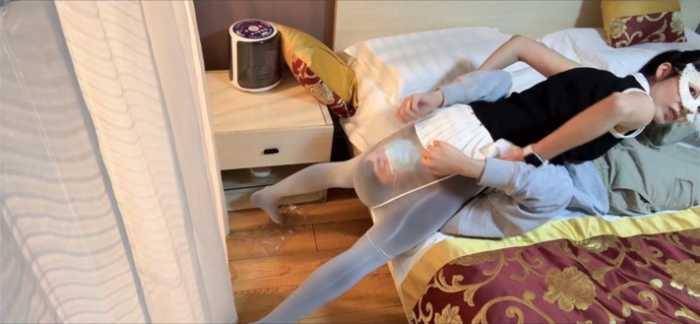 【爱秀套图】【婉儿原创】白丝双层套头绞到满脸通红求饶 ACYC-4499