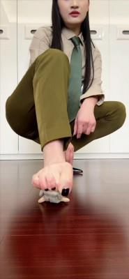 【爱秀套图】军统制服高跟鞋裸足审问 YC-250520-4