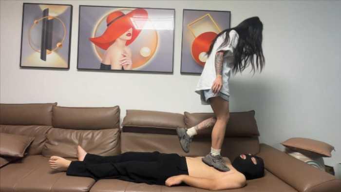 【爱秀套图】【卫校小琳殿下】老爹鞋白袜全体重踩踏玩乳 YC-250520-2