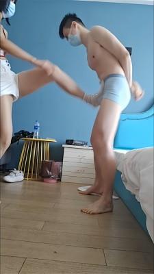 【爱秀套图】【啦啦啦】舞蹈小姐姐暴力踢裆 ACYC-2158