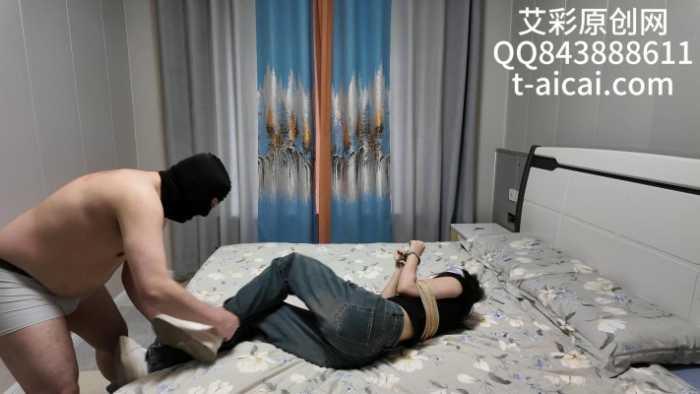 【爱秀套图】『chnnsct1818』捆绑醉酒女生舔臭脚挠脚心 YC-250525-6