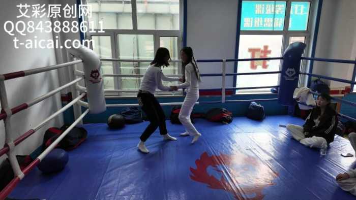 【爱秀套图】『chnnsct1818』娱乐版白袜女生摔跤 YC-250525-7