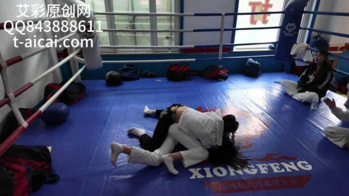 【爱秀套图】『chnnsct1818』娱乐版白袜女生摔跤 YC-250525-7