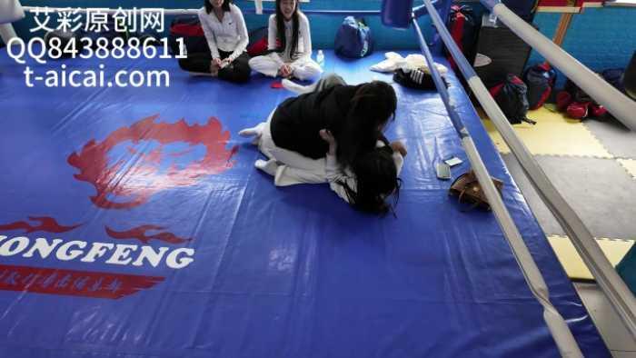 【爱秀套图】『chnnsct1818』娱乐版白袜女生摔跤 YC-250525-7