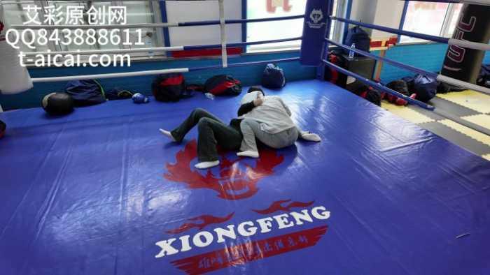 【爱秀套图】『chnnsct1818』娱乐版白袜女生摔跤 YC-250525-7