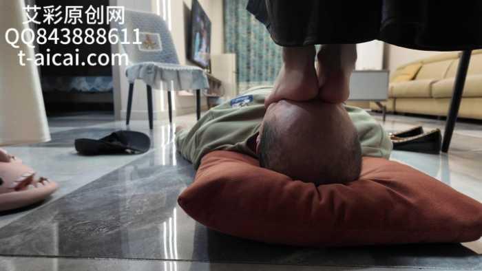 【爱秀套图】『chnnsct1818』用脸给女生擦脚汗 YC-250525-8