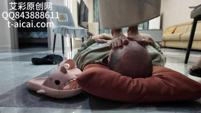 【爱秀套图】『chnnsct1818』用脸给女生擦脚汗 YC-250525-8