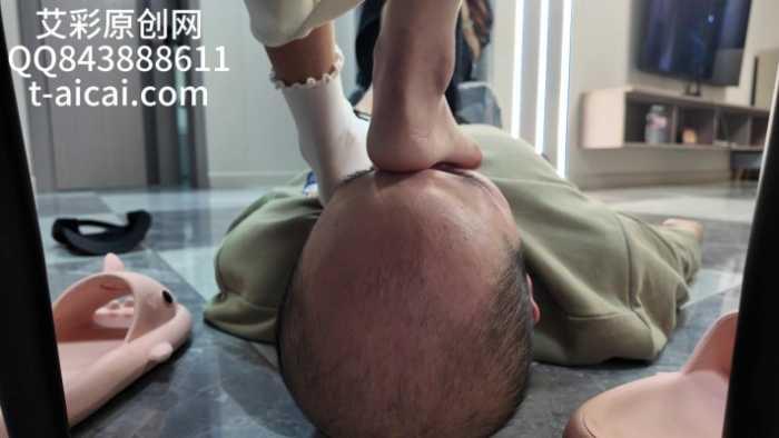 【爱秀套图】『chnnsct1818』用脸给女生擦脚汗 YC-250525-8