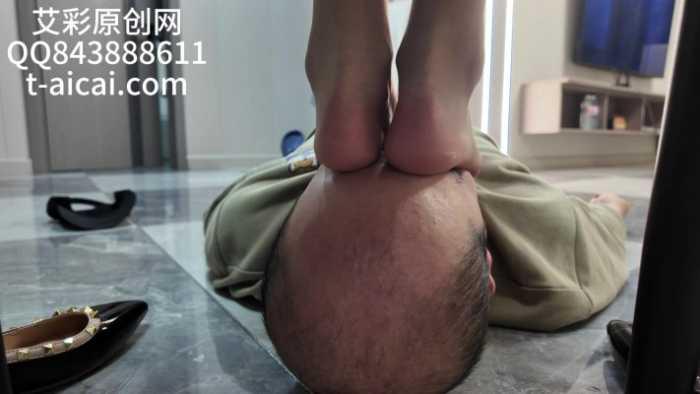 【爱秀套图】『chnnsct1818』用脸给女生擦脚汗 YC-250525-8