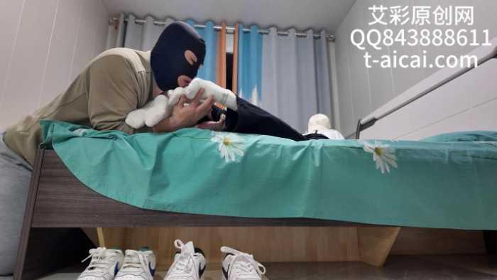 【爱秀套图】『chnnsct1818』脏板鞋踢踹清理鞋底脚汗 YC-250525-9