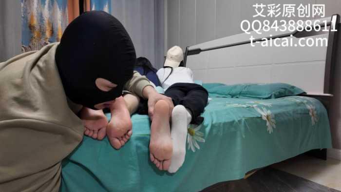 【爱秀套图】『chnnsct1818』脏板鞋踢踹清理鞋底脚汗 YC-250525-9