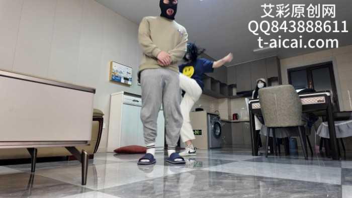 【爱秀套图】『chnnsct1818』脏板鞋踢踹清理鞋底脚汗 YC-250525-9