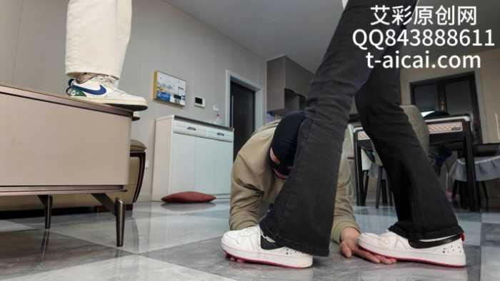 【爱秀套图】『chnnsct1818』脏板鞋踢踹清理鞋底脚汗 YC-250525-9