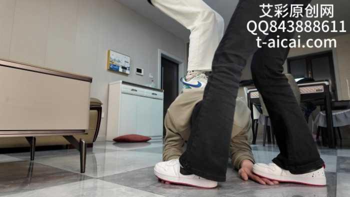 【爱秀套图】『chnnsct1818』脏板鞋踢踹清理鞋底脚汗 YC-250525-9