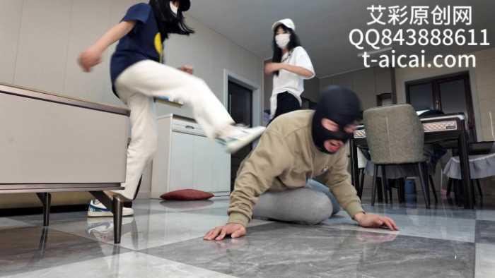 【爱秀套图】『chnnsct1818』脏板鞋踢踹清理鞋底脚汗 YC-250525-9