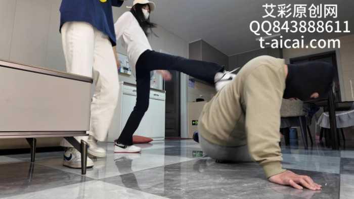 【爱秀套图】『chnnsct1818』脏板鞋踢踹清理鞋底脚汗 YC-250525-9