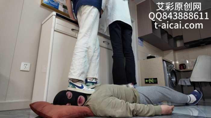 【爱秀套图】『chnnsct1818』脏板鞋踢踹清理鞋底脚汗 YC-250525-9