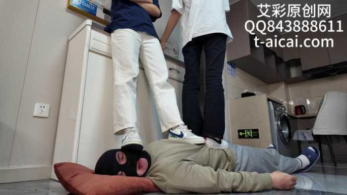 【爱秀套图】『chnnsct1818』脏板鞋踢踹清理鞋底脚汗 YC-250525-9