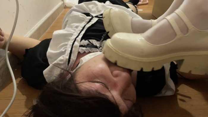 【爱秀套图】【喵咔】踩到流眼泪丨残忍踩头踩脖玛丽珍皮鞋重度踩头踩手 ACYC-4572