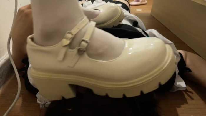 【爱秀套图】【喵咔】踩到流眼泪丨残忍踩头踩脖玛丽珍皮鞋重度踩头踩手 ACYC-4572