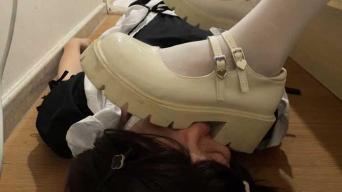 【爱秀套图】【喵咔】踩到流眼泪丨残忍踩头踩脖玛丽珍皮鞋重度踩头踩手 ACYC-4572