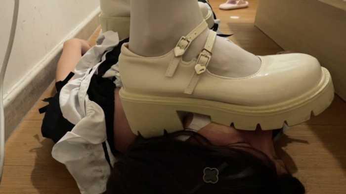 【爱秀套图】【喵咔】踩到流眼泪丨残忍踩头踩脖玛丽珍皮鞋重度踩头踩手 ACYC-4572