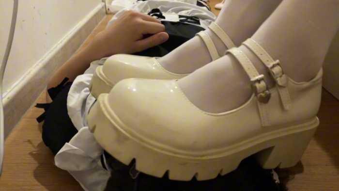 【爱秀套图】【喵咔】踩到流眼泪丨残忍踩头踩脖玛丽珍皮鞋重度踩头踩手 ACYC-4572