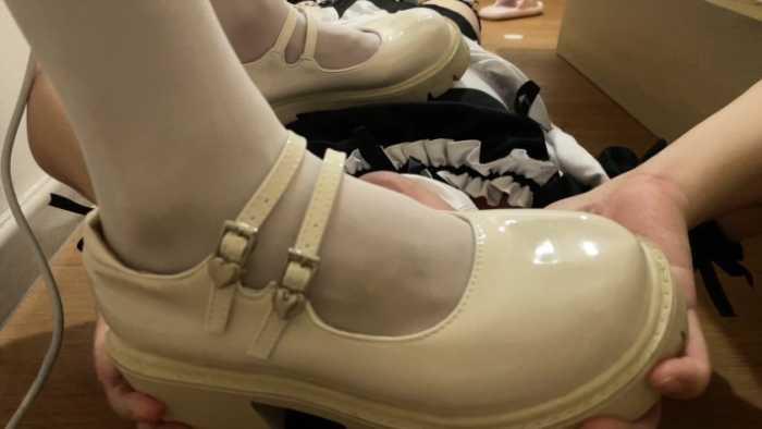 【爱秀套图】【喵咔】踩到流眼泪丨残忍踩头踩脖玛丽珍皮鞋重度踩头踩手 ACYC-4572