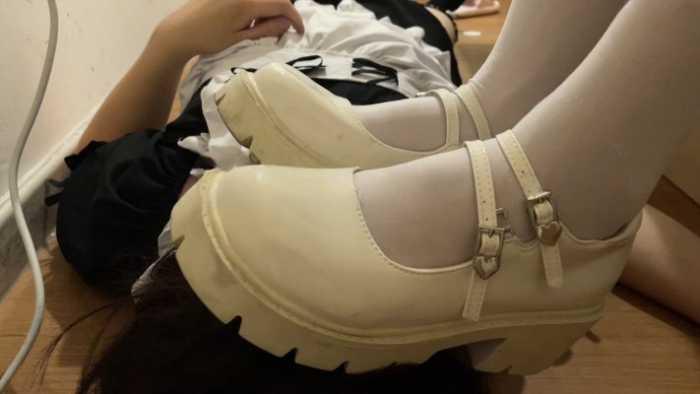 【爱秀套图】【喵咔】踩到流眼泪丨残忍踩头踩脖玛丽珍皮鞋重度踩头踩手 ACYC-4572