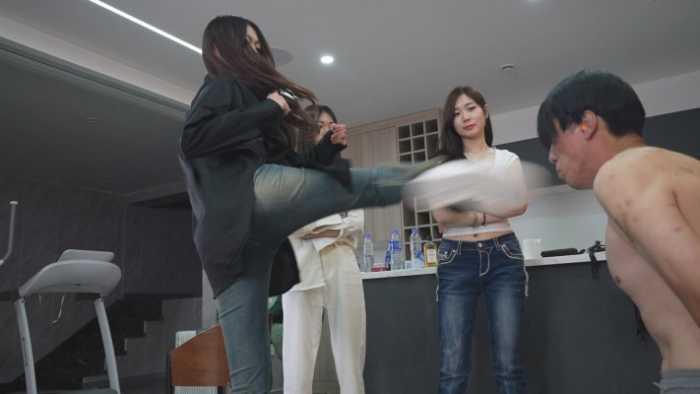 【爱秀套图】群s粗烟重烫狗烤肉 体无完肤 跆拳道悬踢头脚脚昏厥 YC-250529-5