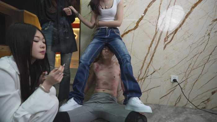 【爱秀套图】群s粗烟重烫狗烤肉 体无完肤 跆拳道悬踢头脚脚昏厥 YC-250529-5