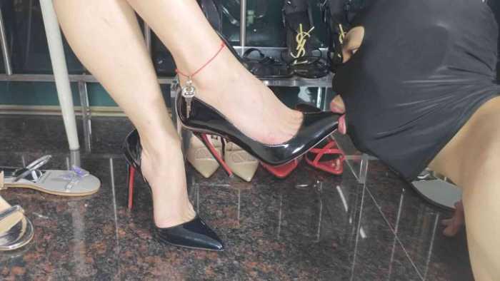 【爱秀套图】小贝祖宗超性感红甲三双鞋子，沉浸式恋足舔脚史诗级过肺 YC-250529-3